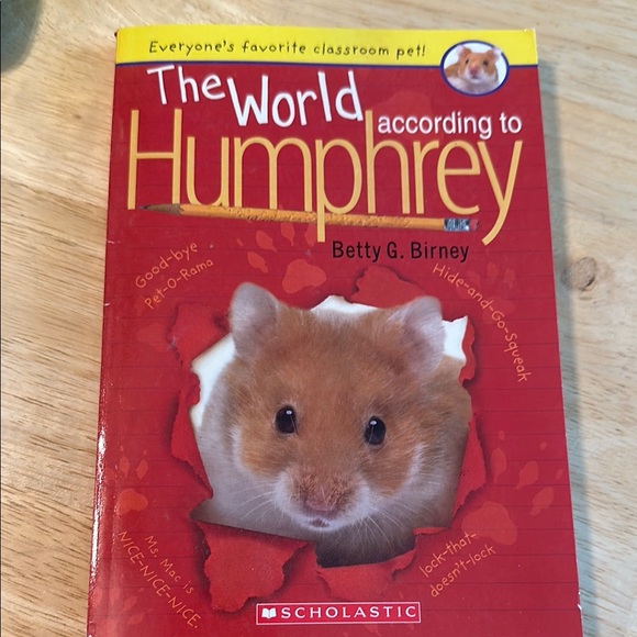 Scholastic Other - 5/$10 Scholastic‎ Red The World According to Humphrey Book